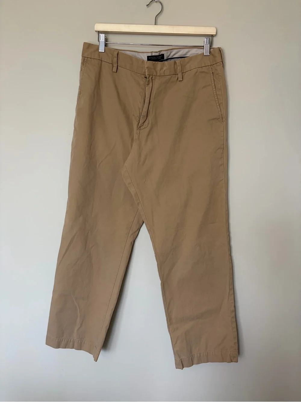 Banana Republic Men's 100% cotton Khaki Straight-Leg Chinos